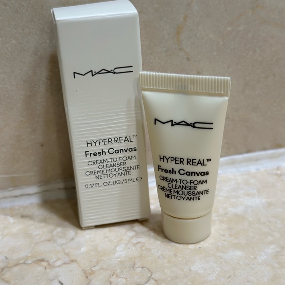 MAC Makeup Set - Picture 8 of 8